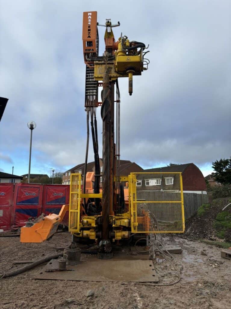 2613_2614_Mi15 perforadora Massenza drilling rigs sitio de trabajo Hartlepool