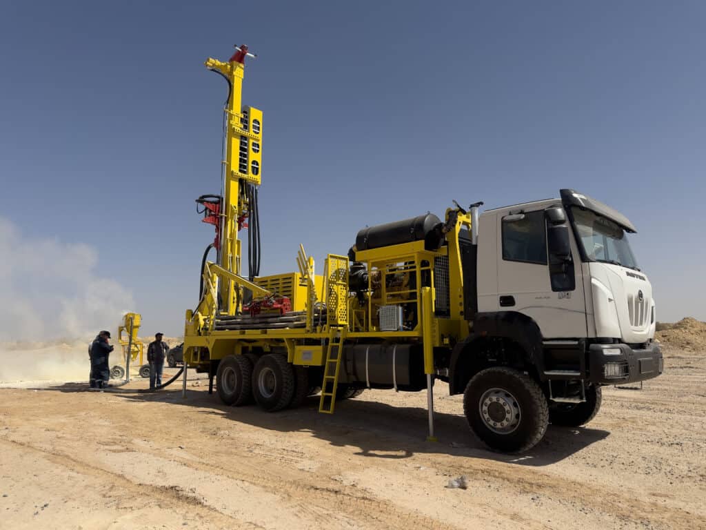 2688_2689 perforadoras Massenza drilling rigs sitio de trabajo Jordán