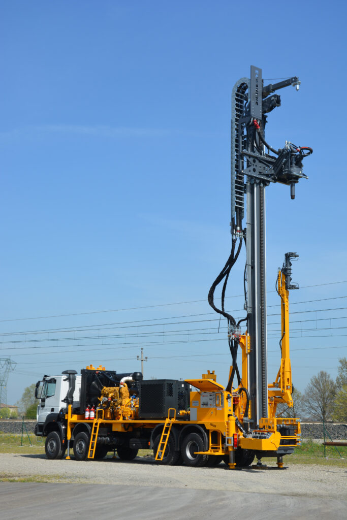 2650_Mi12_perforadora Massenza Drilling Rigs