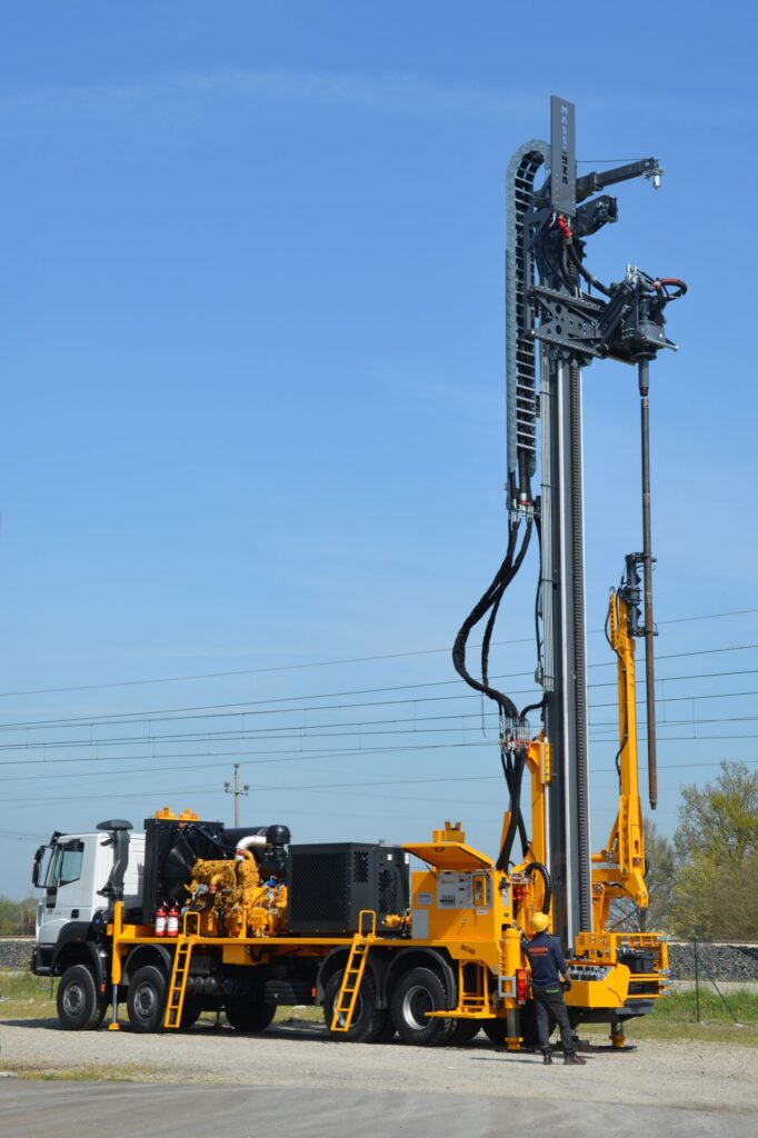 2650_Mi12_perforadora Massenza Drilling Rigs